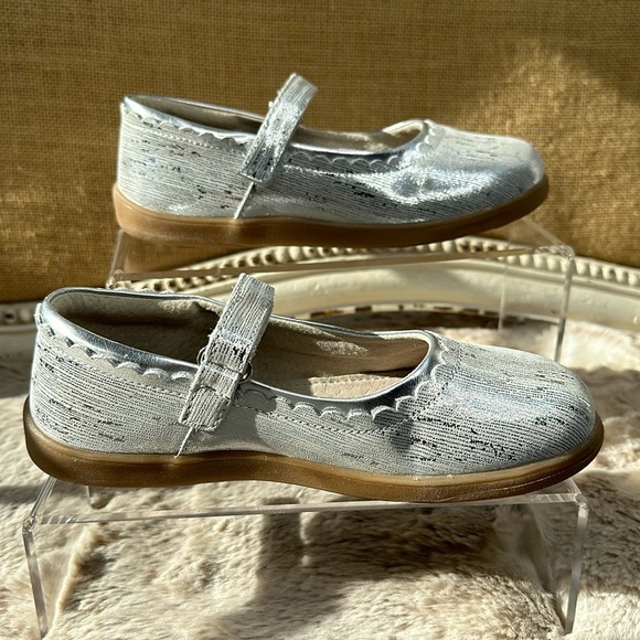 See Kai Run | Jane II in Silver, Size 2.5 - Picture 4 of 14